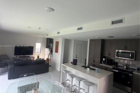 Снять в аренду виллу или дом в Флорида-Сити, Флорида 5 спален, 168.15м2, № 1986172 - фото 12