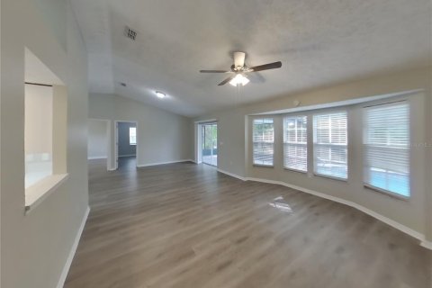 House in Spring Hill, Florida 3 bedrooms, 141.77 sq.m. № 1905234 - photo 3