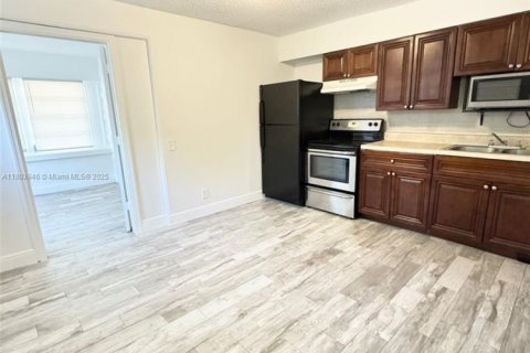 Casa en alquiler en Lake Worth, Florida, 1 dormitorio № 1935316 - foto 2