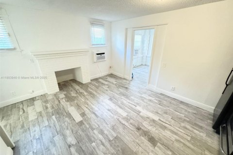 Casa en alquiler en Lake Worth, Florida, 1 dormitorio № 1935316 - foto 4