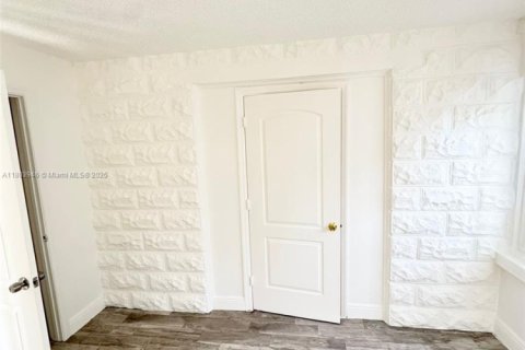 Casa en alquiler en Lake Worth, Florida, 1 dormitorio № 1935316 - foto 8