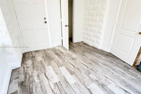 Casa en alquiler en Lake Worth, Florida, 1 dormitorio № 1935316 - foto 10