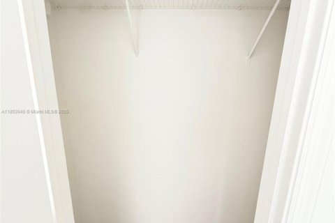 Casa en alquiler en Lake Worth, Florida, 1 dormitorio № 1935316 - foto 15