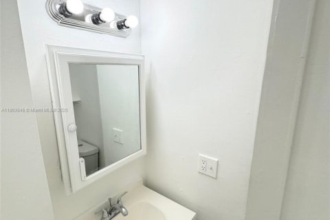 Casa en alquiler en Lake Worth, Florida, 1 dormitorio № 1935316 - foto 12