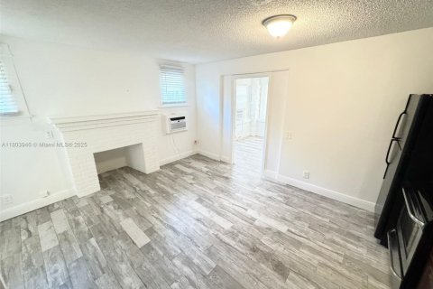 Casa en alquiler en Lake Worth, Florida, 1 dormitorio № 1935316 - foto 3