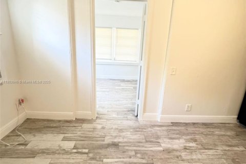 Casa en alquiler en Lake Worth, Florida, 1 dormitorio № 1935316 - foto 9