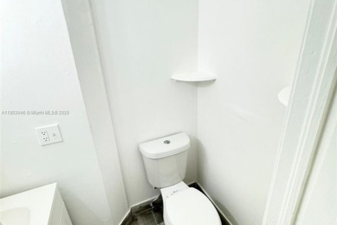 Casa en alquiler en Lake Worth, Florida, 1 dormitorio № 1935316 - foto 14