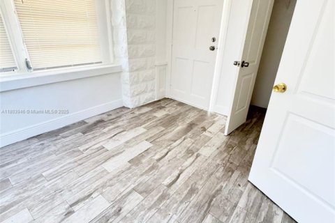 Casa en alquiler en Lake Worth, Florida, 1 dormitorio № 1935316 - foto 7