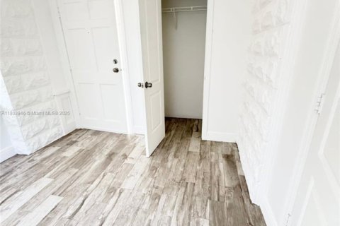 Casa en alquiler en Lake Worth, Florida, 1 dormitorio № 1935316 - foto 11