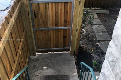 Casa en alquiler en Lake Worth, Florida, 1 dormitorio № 1935316 - foto 25