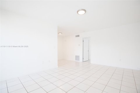 Appartement à louer à Miami, Floride: 1 chambre, 64.2 m2 № 2082260 - photo 2