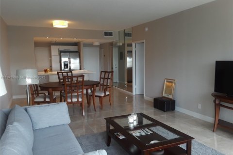 Condo in Hallandale Beach, Florida, 1 bedroom № 1988380 - photo 8