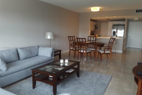 Condo in Hallandale Beach, Florida, 1 bedroom № 1988380 - photo 9