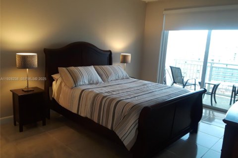 Condo in Hallandale Beach, Florida, 1 bedroom № 1988380 - photo 10