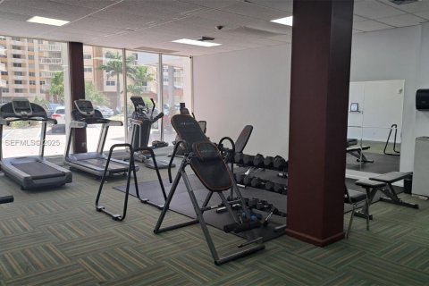 Condo in Hallandale Beach, Florida, 1 bedroom № 1988380 - photo 19