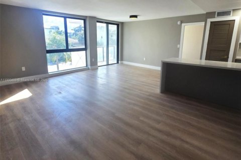 Condominio en alquiler en Bay Harbor Islands, Florida, 1 dormitorio, 83.15 m2 № 1952778 - foto 3