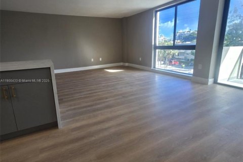 Condominio en alquiler en Bay Harbor Islands, Florida, 1 dormitorio, 83.15 m2 № 1952778 - foto 7