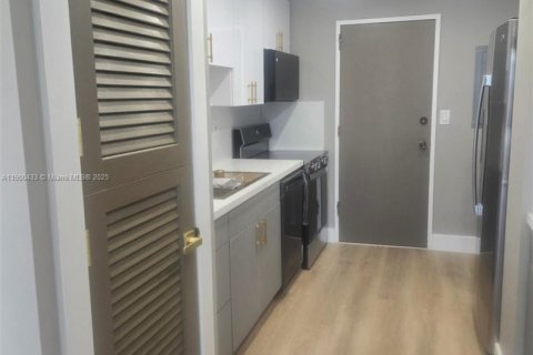 Condominio en alquiler en Bay Harbor Islands, Florida, 1 dormitorio, 83.15 m2 № 1952778 - foto 5