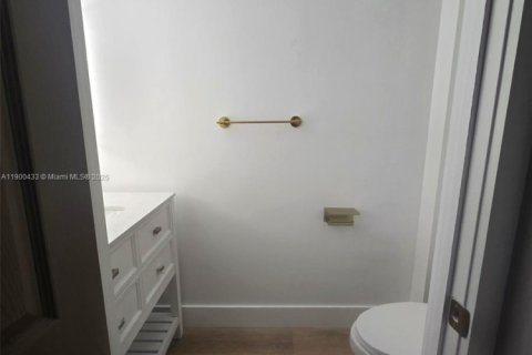 Condominio en alquiler en Bay Harbor Islands, Florida, 1 dormitorio, 83.15 m2 № 1952778 - foto 8