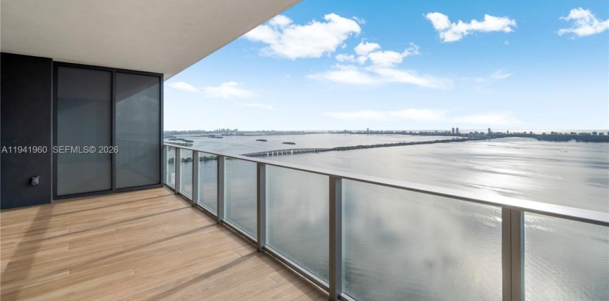 Condominio en Miami, Florida, 3 dormitorios  № 2000276