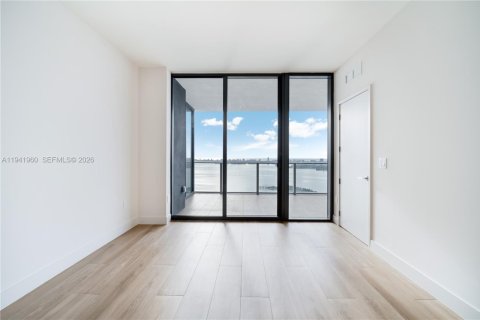 Condominio en venta en Miami, Florida, 3 dormitorios, 152.64 m2 № 2000276 - foto 16