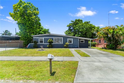 House in West Park, Florida 3 bedrooms, 98.29 sq.m. № 1872676 - photo 1