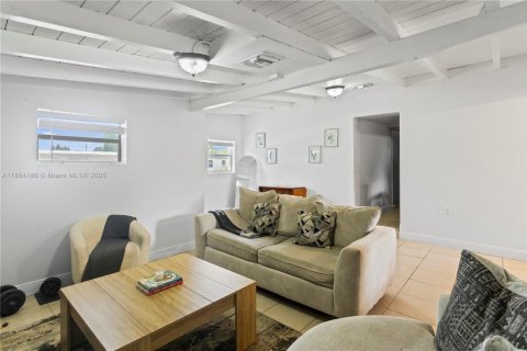 House in West Park, Florida 3 bedrooms, 98.29 sq.m. № 1872676 - photo 20