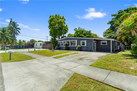 House in West Park, Florida 3 bedrooms, 98.29 sq.m. № 1872676 - photo 3