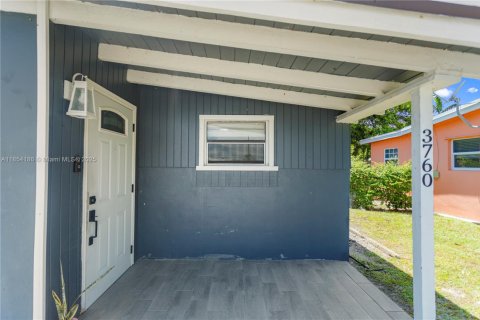 House in West Park, Florida 3 bedrooms, 98.29 sq.m. № 1872676 - photo 13