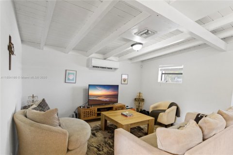 House in West Park, Florida 3 bedrooms, 98.29 sq.m. № 1872676 - photo 17