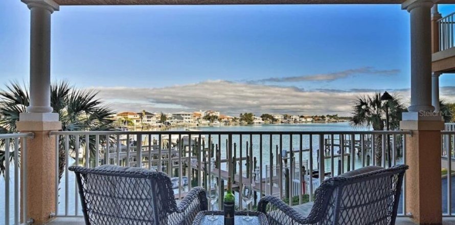 Condominio en Clearwater, Florida, 3 dormitorios № 1536351