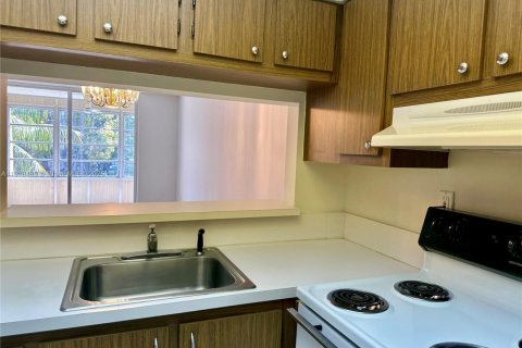 Condo in Tamarac, Florida, 1 bedroom № 1973215 - photo 5