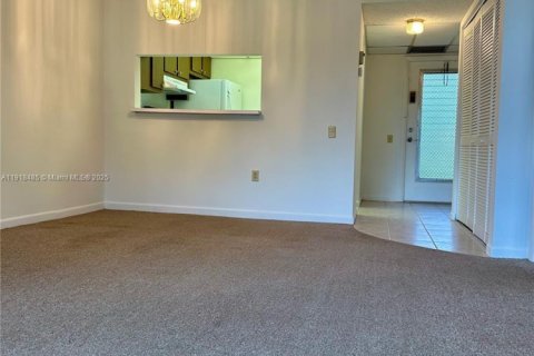 Condo in Tamarac, Florida, 1 bedroom № 1973215 - photo 8