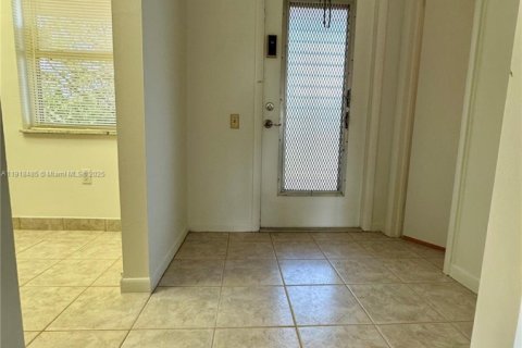 Condo in Tamarac, Florida, 1 bedroom № 1973215 - photo 2