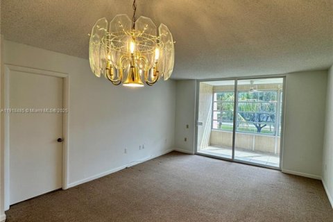 Condo in Tamarac, Florida, 1 bedroom № 1973215 - photo 10