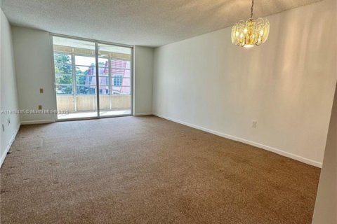 Condo in Tamarac, Florida, 1 bedroom № 1973215 - photo 7