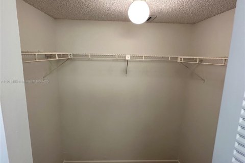 Condo in Tamarac, Florida, 1 bedroom № 1973215 - photo 25