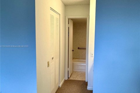 Condo in Tamarac, Florida, 1 bedroom № 1973215 - photo 20