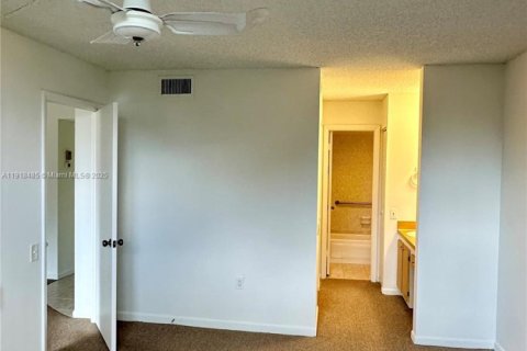 Condo in Tamarac, Florida, 1 bedroom № 1973215 - photo 19