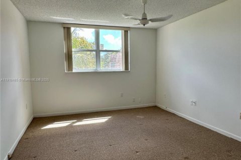 Condo in Tamarac, Florida, 1 bedroom № 1973215 - photo 17