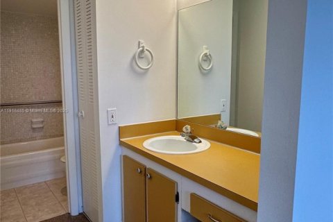 Condo in Tamarac, Florida, 1 bedroom № 1973215 - photo 21