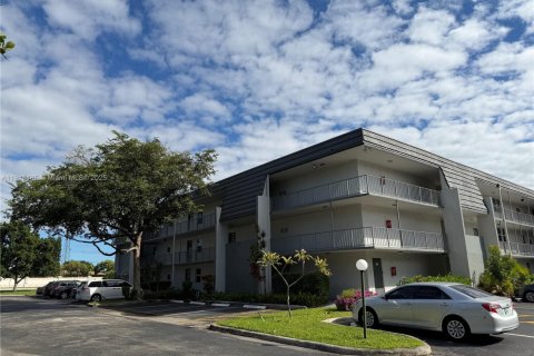 Condo in Tamarac, Florida, 1 bedroom № 1973215 - photo 27