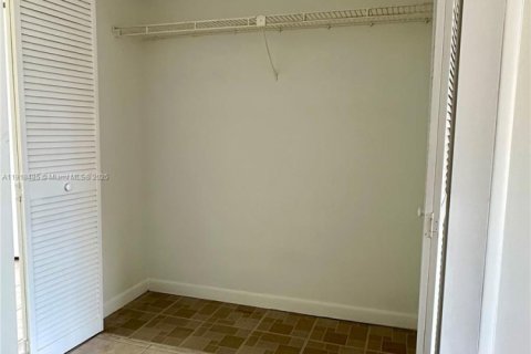 Condo in Tamarac, Florida, 1 bedroom № 1973215 - photo 13