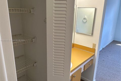 Condo in Tamarac, Florida, 1 bedroom № 1973215 - photo 23