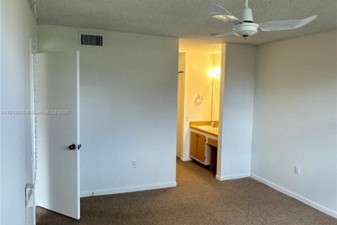 Condo in Tamarac, Florida, 1 bedroom № 1973215 - photo 18