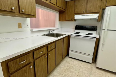 Condo in Tamarac, Florida, 1 bedroom № 1973215 - photo 4