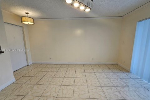 Condominio en venta en Tamarac, Florida, 1 dormitorio, 57.13 m2 № 1990197 - foto 6