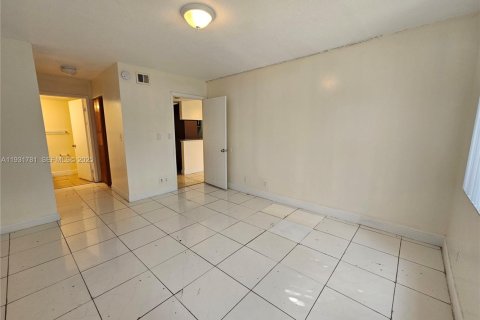 Condominio en venta en Tamarac, Florida, 1 dormitorio, 57.13 m2 № 1990197 - foto 15