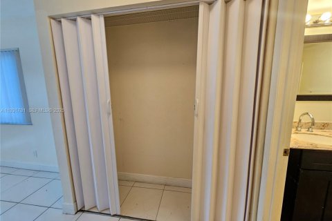 Condominio en venta en Tamarac, Florida, 1 dormitorio, 57.13 m2 № 1990197 - foto 20