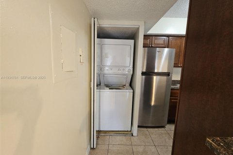 Condominio en venta en Tamarac, Florida, 1 dormitorio, 57.13 m2 № 1990197 - foto 7